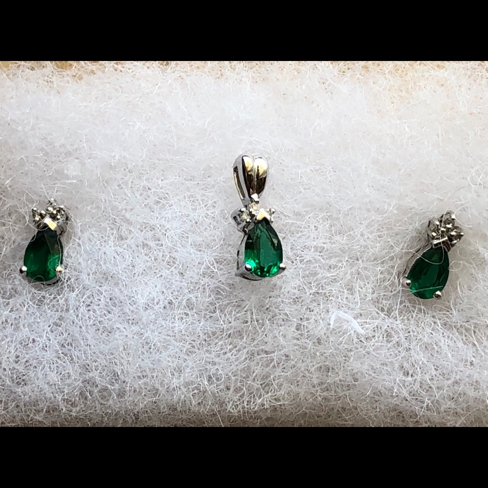 Gorgeous Emerald and Diamond Set